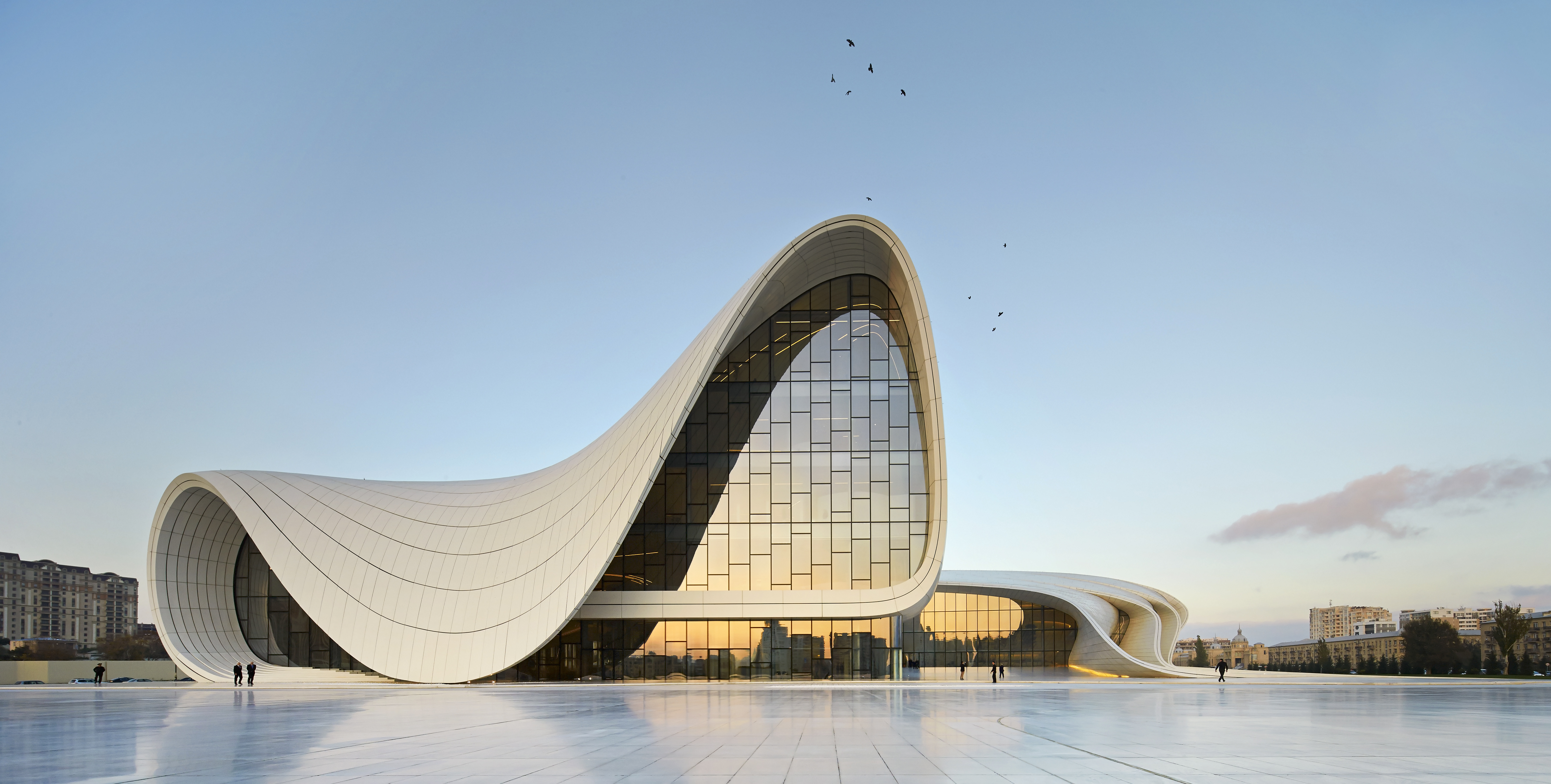 Zaha hadid architects. Центр Гейдара Алиева Заха Хадид. Архитектура Захи Хадид. Центр Гейдара Алиева в Баку. Heydar Aliyev Center Russia.